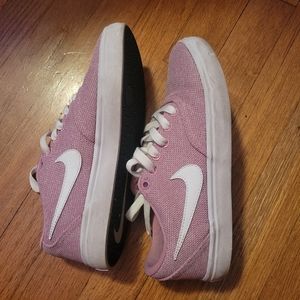Light pink Nikes size 7